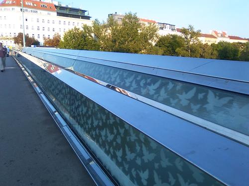 Friedensbrücke, 'Geländer' auf der gegenüberliegenden Seite - Foto: Ernst Zentner (12092020 180301)