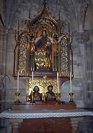 Sanct. Leopoldus - Kleiner Seitenaltar Heiliger Leopold III. von Österreich, Ludwig Linzinger und Ludwig Schadler, neogotisch, 1905. Hl. Leopold mit dem niederösterreichischen Landeswappen. In der Predella Hll. Jodokus und ? - Foto: Georges Jansoone