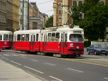 Type E1 und c4 auf Augartenbrücke, z. T. Wien-Leopoldstadt