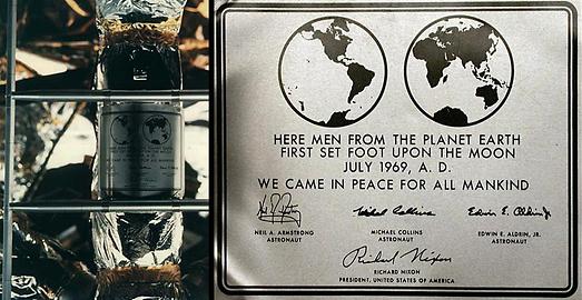 Die historische Edelstahltafel auf dem Landemodul Eagle der Apollo 11-Mission