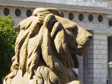 Achtungsgebietender Löwe und Wächter der Hofburg