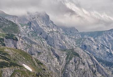 Blick vom Buchbergkogel Richtung Hochschwab: Beilstein, Stangenwand im Nebel und Wetzsteinhöhle