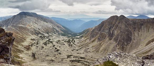 Tiefblick in die Mondlandschaft des Hölltales