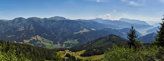 Zeiritzkampel (links von der Mitte), Reitingstock und Liesingtal (rechts)