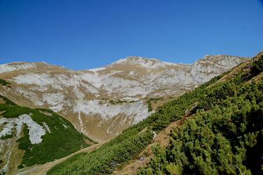 Der Karlhochkogel (Bildmitte) in Sichtweite