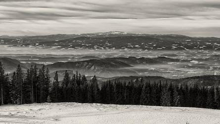 Am Horizont die Koralpe, im Tal Voitsberg und Köflach