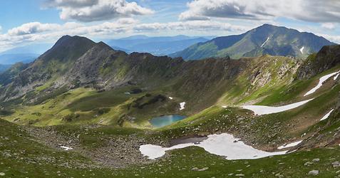 Grünsee und rechts im Hintergrund der Greim