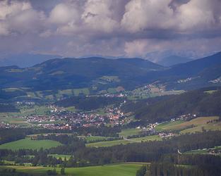 Die drei Kirchtürme von Passail, St. Anna am Lindenberg und Fladnitz hintereinander