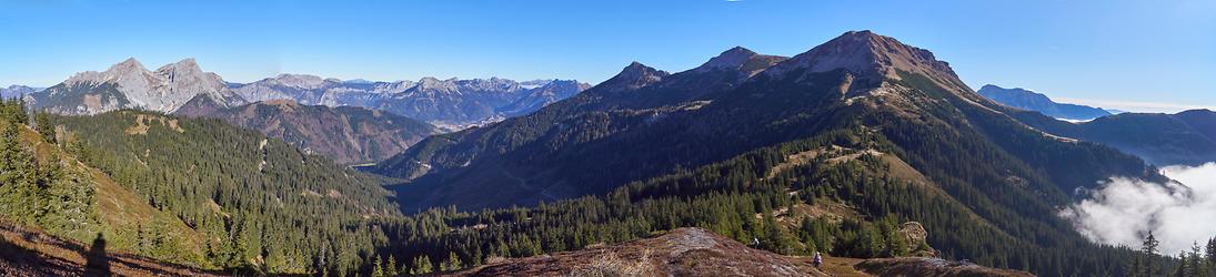 Kragelschinken gegen Wildfeld, Stadelstein, Schwarzenstein, Hochschwab, Kaiserschild und Hochkogel (v.r.n.l.)