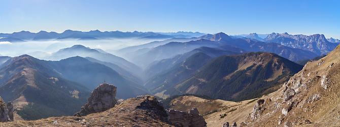 Wildfeld gegen Niedere Tauern und Gesäuse