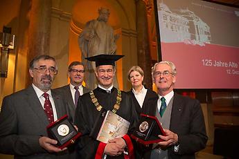 Werner Puff, Senatsvorsitzender Gernot Kubin, Rektor Harald Kainz, Uniratsvorsitzende Karin Schaupp und Altrektor Josef Wohinz