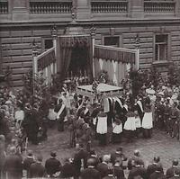 Fronleichnamsprozession beim Palais Liechtenstein, Wien 9, 1879, Foto: Josef Mutterer