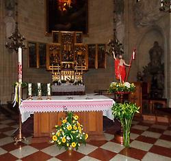 Altarraum der Deutschordenskirche, Wien 1 nach Ostern. Foto: Doris Wolf 2013