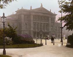 Der Südbahnhof wurde 1874 eröffnet und 1945 zerstört. Wien III. Handkoloriertes Glasdiapositiv. Um 1905.
