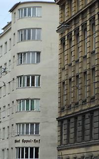 Foto: Doris Wolf, 2010;Albert-Appel-Hof, Währinger Straße 9 /Schwarzspanierstraße 22.