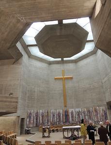 Kirchenraum mit Kuppel