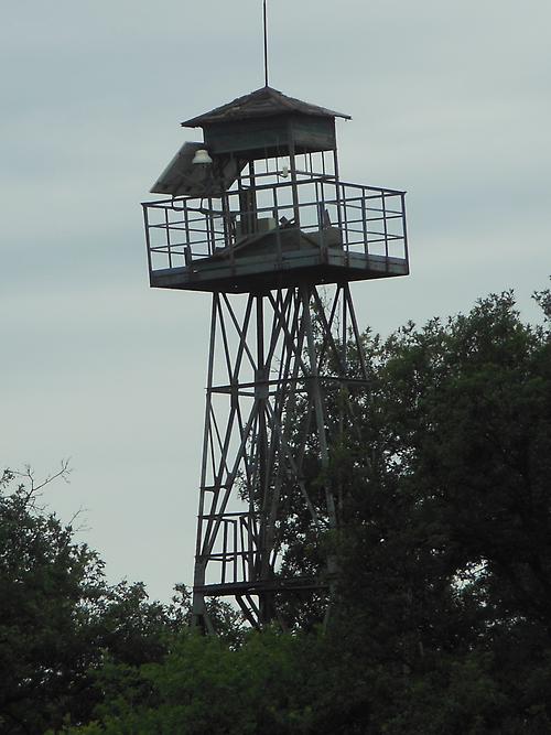 Dieser Wachturm steht an der Straße von St. Margarthen aus in direkt südlicher Richtung (nach Sopron), wo am 19. 8. 1989 das sog. Paneuropäische Picknick mit einer ersten Grenzöffnung stattgefunden hat