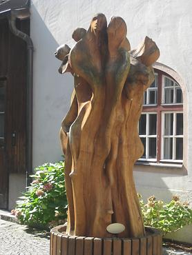 Holzskulptur Die Gemeinschaft von Ferdinand Lackner