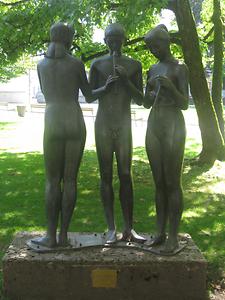 Bronzeskulptur Drei Musizierende von Max Rieder 1957