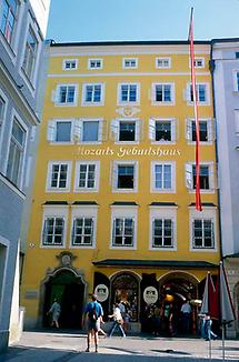 Salzburg Getreidegasse- Geburtshaus von W A Mozart