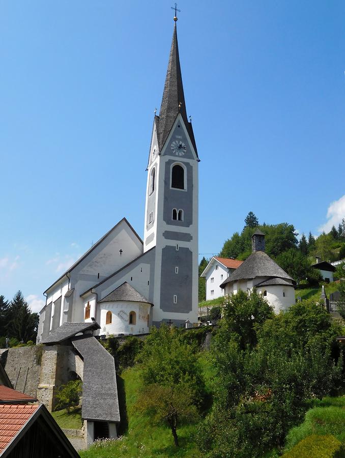 Kirche mit Karner