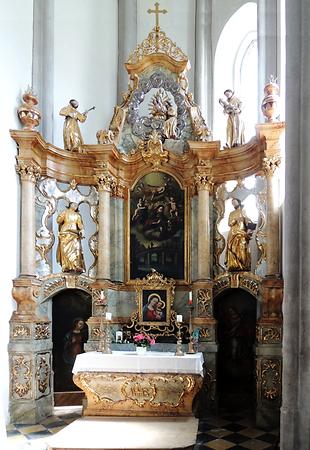 Rechter Seitenaltar der Pfarrkirche