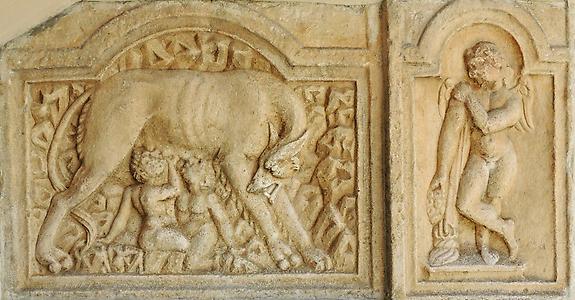 Römerstein, mit Remus und Romulus-Motiv