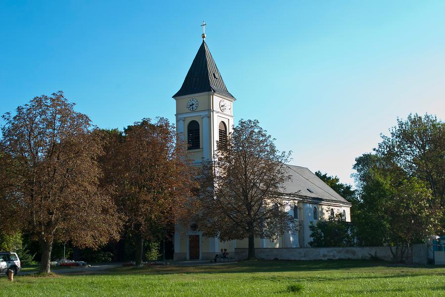 Kath. Pfarrkirche hl. Laurentius und ehem. Friedhof