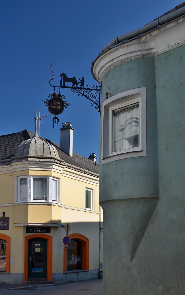 Erker & Nasenschild in der Florianigasse