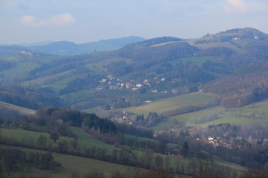 Blick auf die Orte Laaben im Vordergrund und Brand im Hintergrund