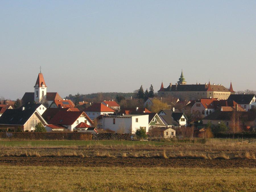 Droß - Kirche und Schloss