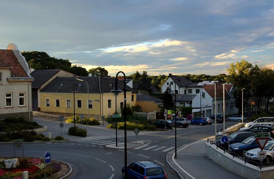 Gänserndorf, Kirchenplatz