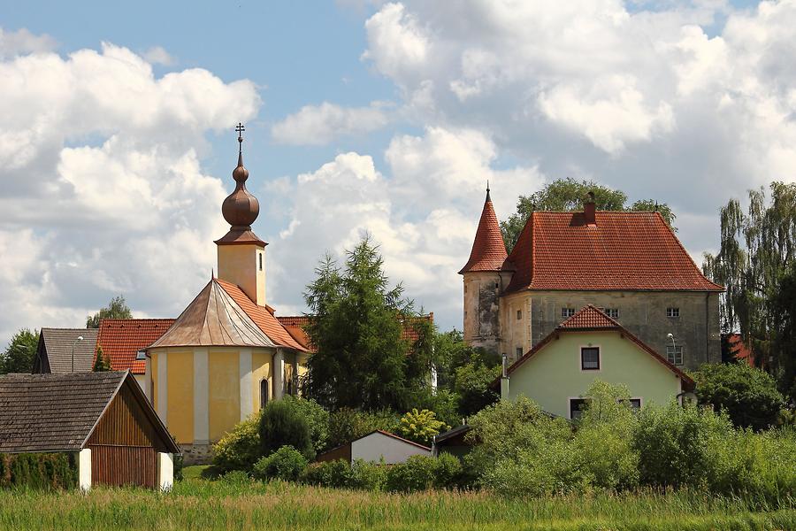 Großdietmanns - Ortskapelle und Schloss Ehrendorf Großdietmanns - Ortskapelle und Schloss Ehrendorf