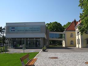 Rathaus mit Platz