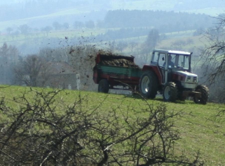 Oberndorf an der Melk - Miststreuer im Mostviertel