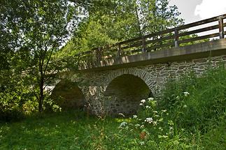 Straßenbrücke