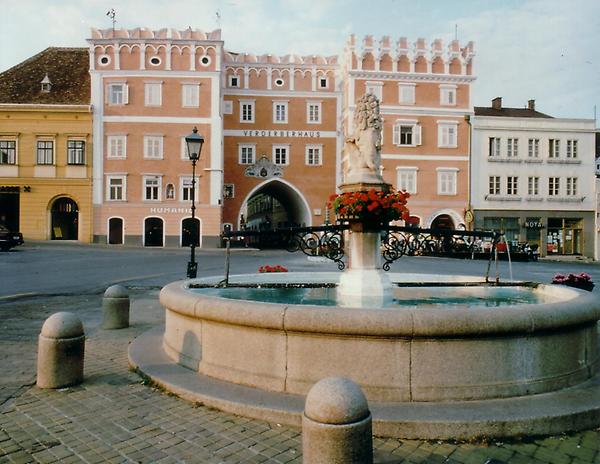 002-Verderberhaus u. Stadt-Brunnen.jpg