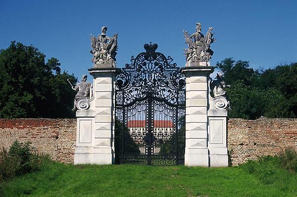 Schloss Hof, Tor