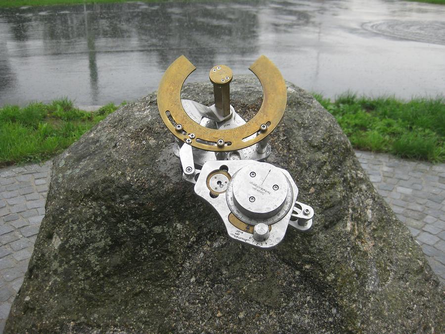 haya-Au-Park Sonnenuhr Heliochronometer