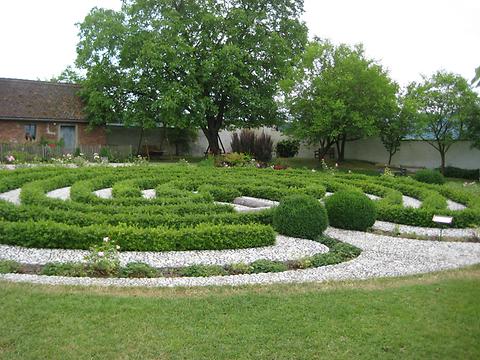 Stift Seitenstetten - Hofgarten - Rosenkranz-Labyrinth