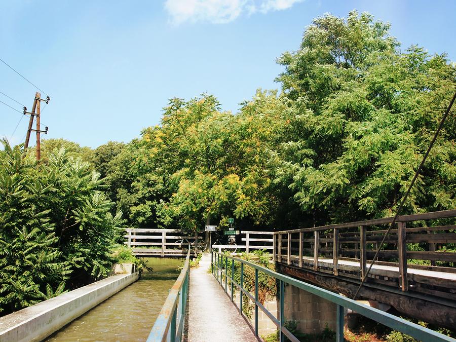 Aquädukt des Wr. Neustädter Kanals über die Piesting in Sollenau, Foto: Roberto Verzo. Aus: https://www.flickr.com