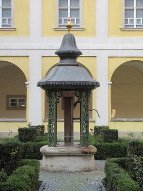 Diözesanmuseum - Kreuzgang - Brunnen