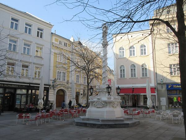 Herrenplatz - Mariensäule 1718