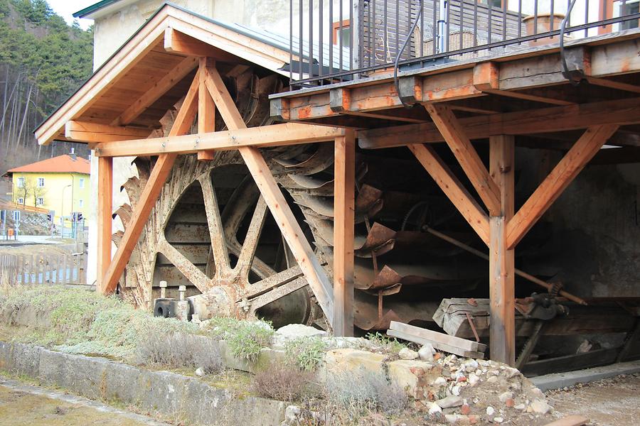 Waldegg - Wasserrad der Walzmühle Kollitsch