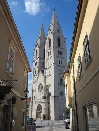 Domplatz, Dom