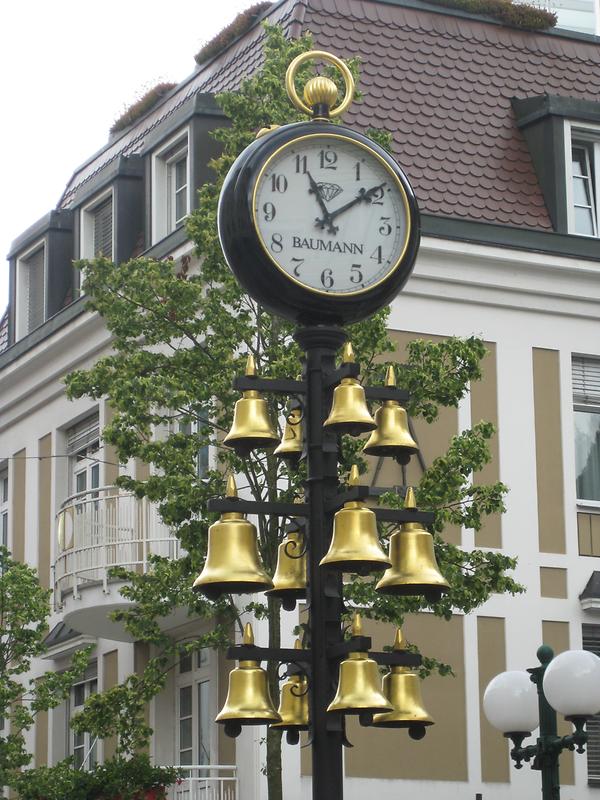 Bad Ischl, Kreuzplatz, Glockenspieluhr