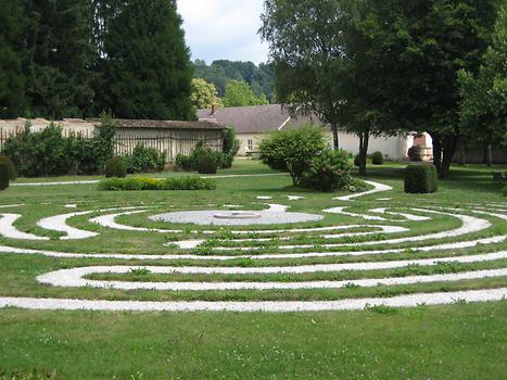 Kloster der Schwestern vom Guten Hirten, Klostergarten, Labyrinth