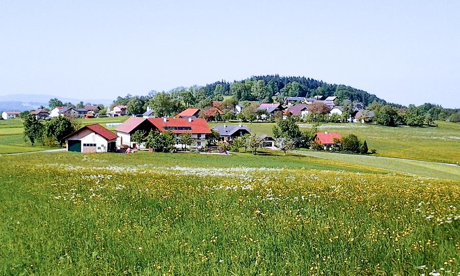 Berg im Attergau - Blick auf den Ort