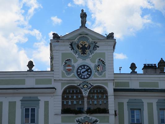 Rathausuhr und Glockenspiel