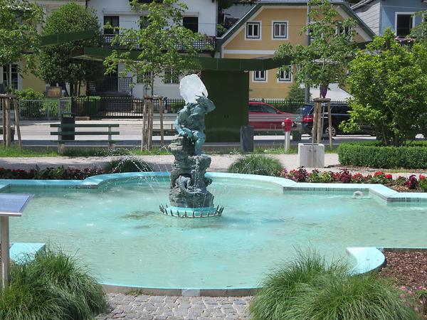 Franz Josef-Park - Plastik Der Gnom mit dem Kristall von Heinrich Natter